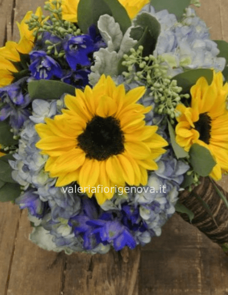 Bouquet sunflowers spritz